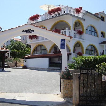 Villa Flora Malinska Exteriér fotografie